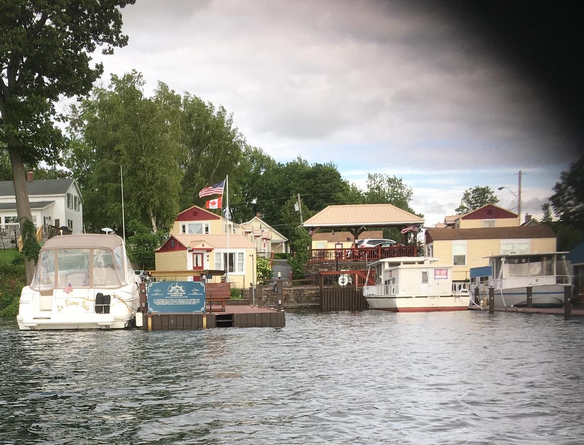 Hills Motor Court & Marina Motel Alexandria Bay Exterior foto