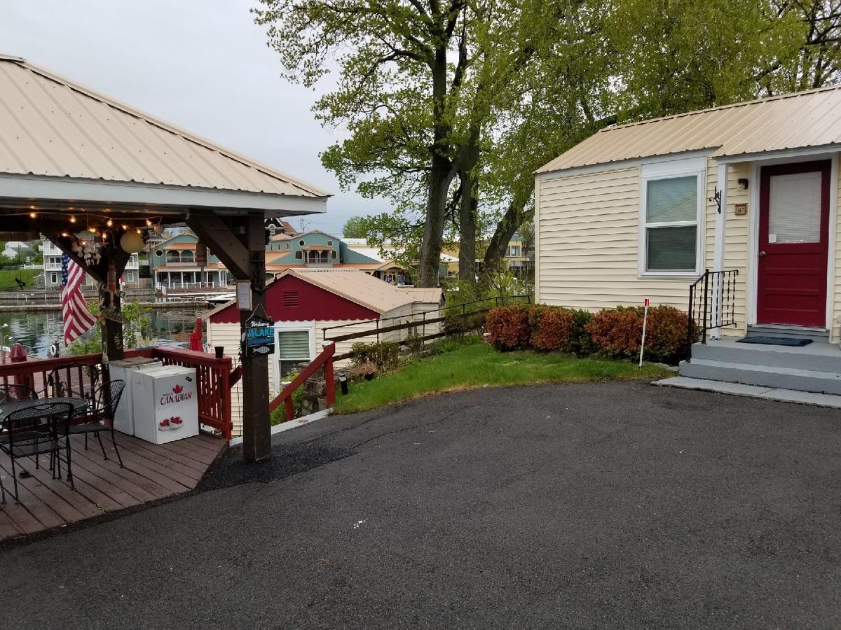 Hills Motor Court & Marina Motel Alexandria Bay Exterior foto