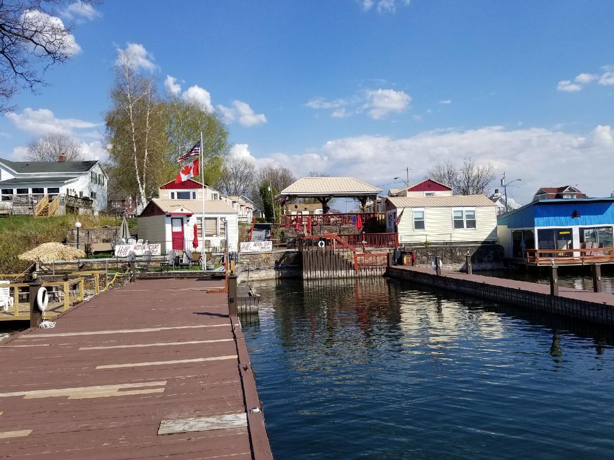 Hills Motor Court & Marina Motel Alexandria Bay Exterior foto