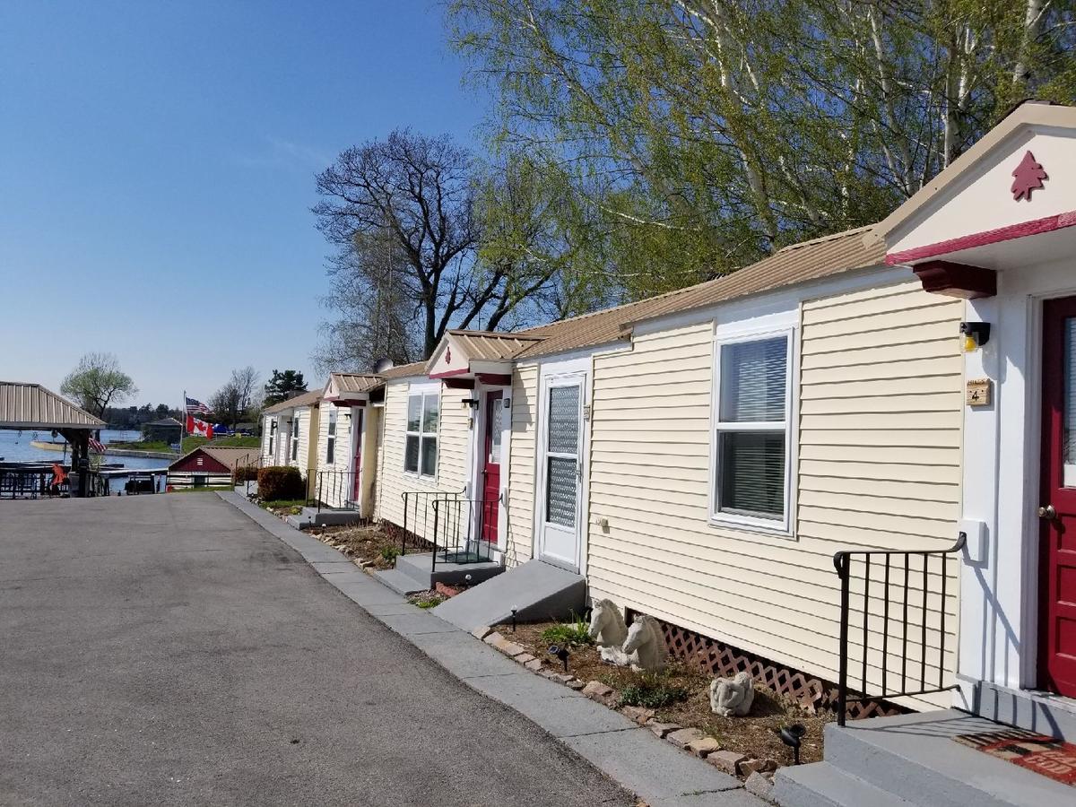 Hills Motor Court & Marina Motel Alexandria Bay Exterior foto