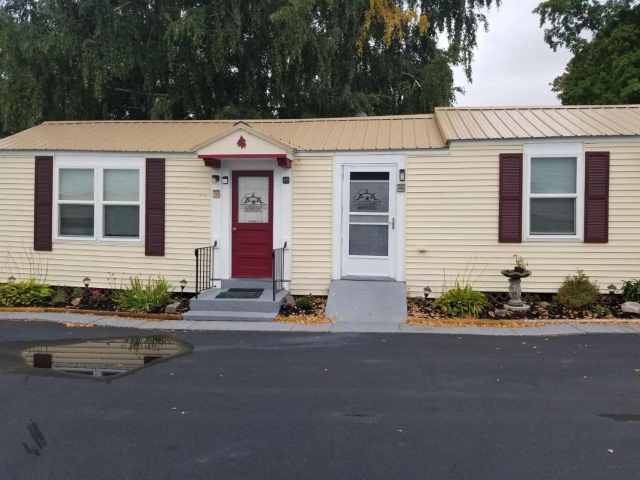 Hills Motor Court & Marina Motel Alexandria Bay Exterior foto