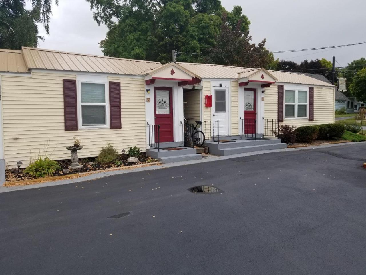 Hills Motor Court & Marina Motel Alexandria Bay Exterior foto
